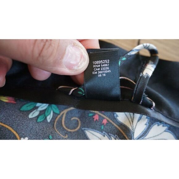 Victoria's Secret Women's Black Floral Satin Short Floral Robe - Size M/L - Picture 11 of 11